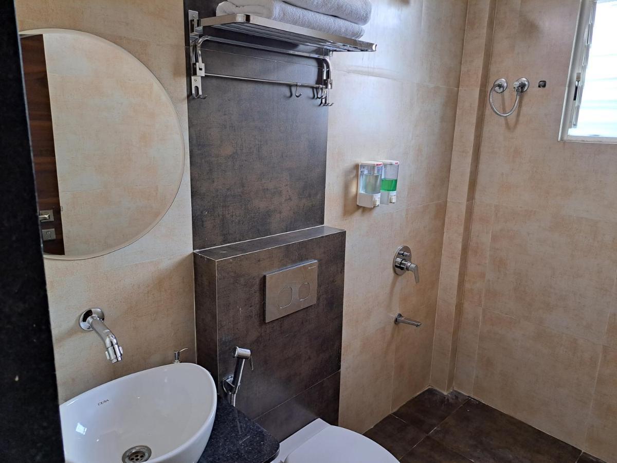 Bouquet Residency Hotel Nashik Exterior photo