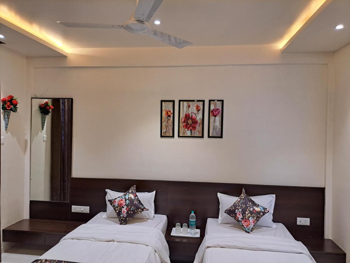 Bouquet Residency Hotel Nashik Exterior photo